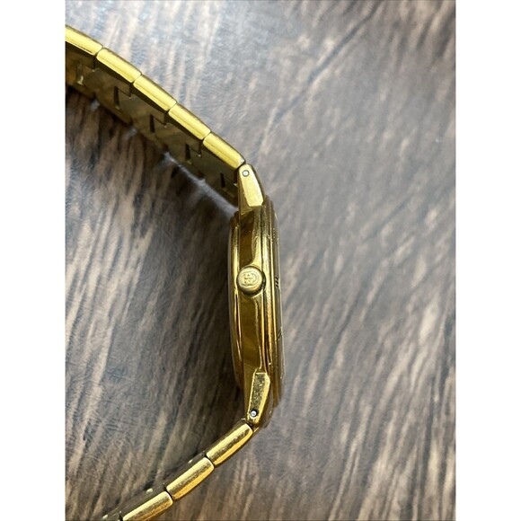 Vintage Gucci Gold Ladies Watch With Black Dial Working New Battery main image 13